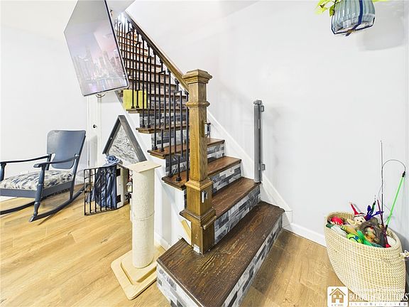 3rd image of 212 N 6th St
