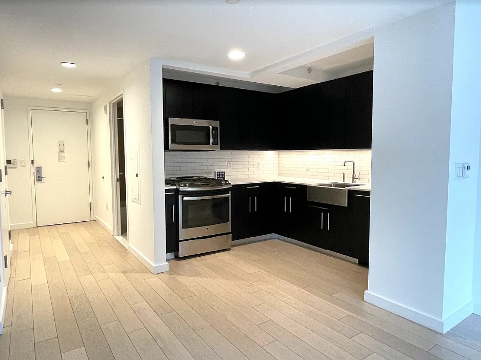 535 West 43rd Street — Photo 2