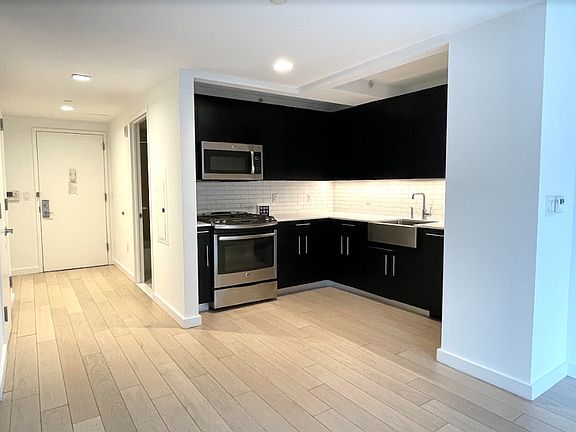 3rd image of 535 W 43rd St N #7F