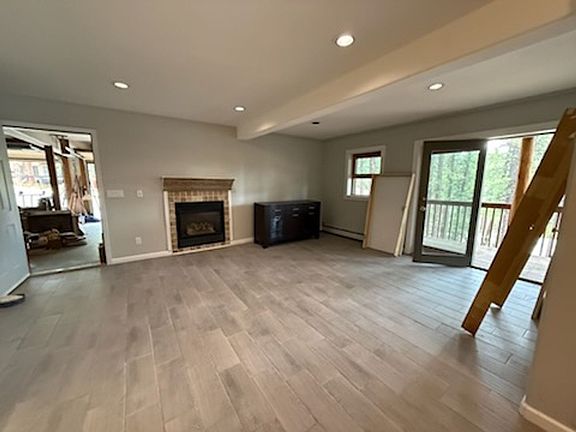 4th image of 228 Maple Dr