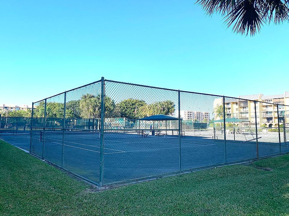 1st image of 2820 Tennis Club Dr APT 301