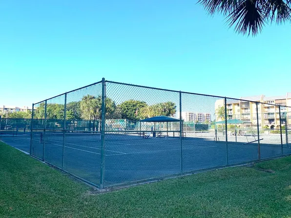 2820 Tennis Club Dr APT 301, West Palm Beach, FL 33417