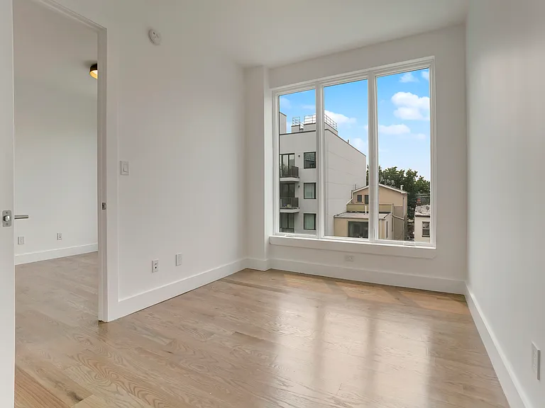 152 Erasmus St #407 — Photo 10