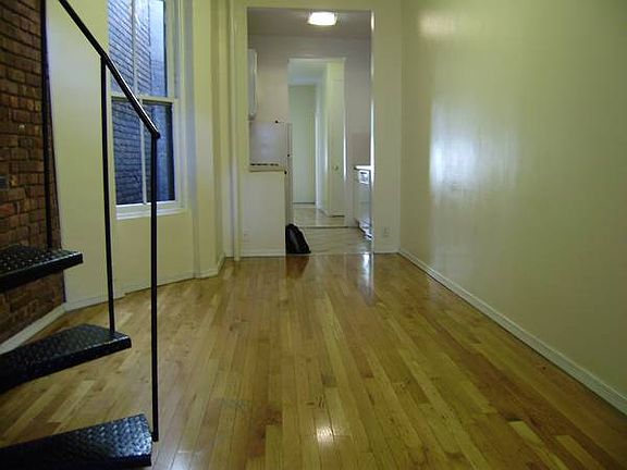 3rd image of 251 W 18th St APT 5W