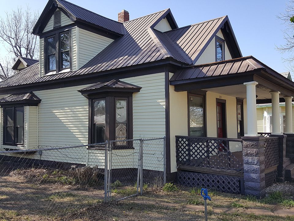 1900 sq feet  4  or 5 bedrooms2rooms