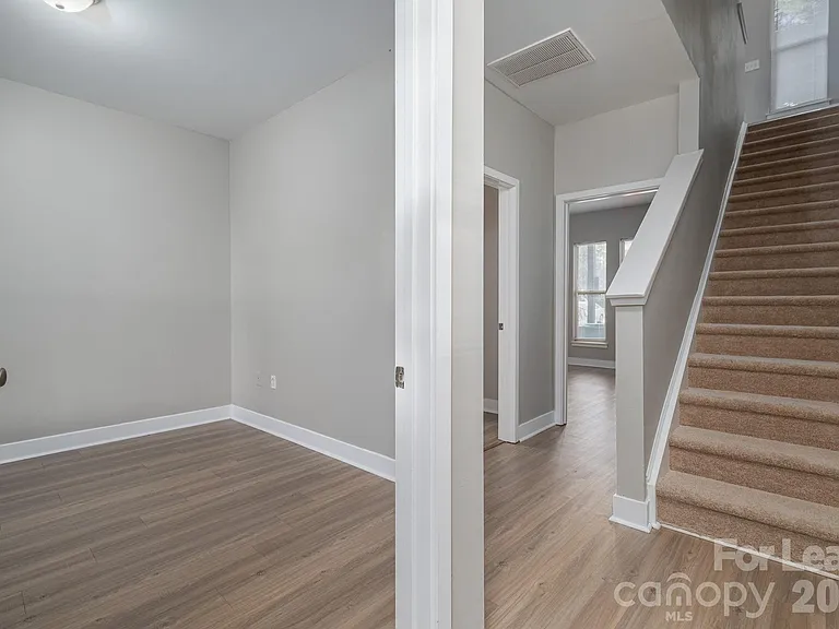 1012 Skyline View Way — Photo 15