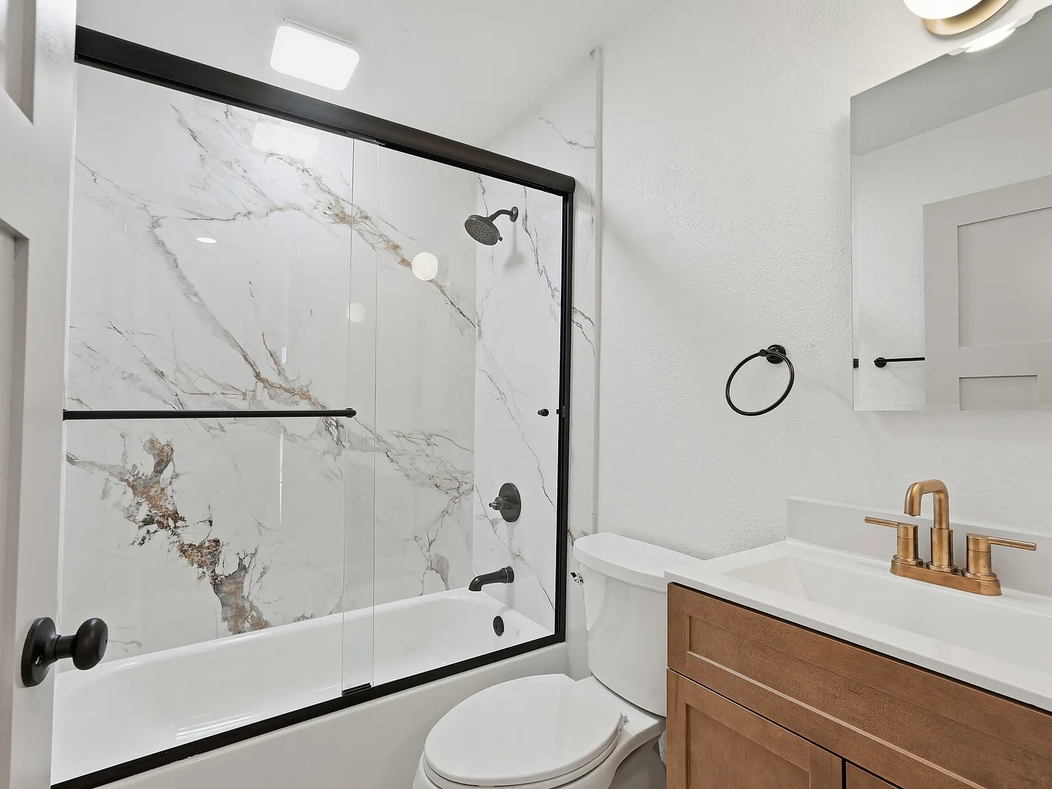 2 bed, 750 sqft, $2,000 — Photo 3