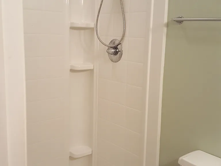 608 N Valley Dr — Photo 8