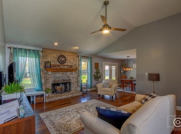 3rd image of 417 Dogwood Ln