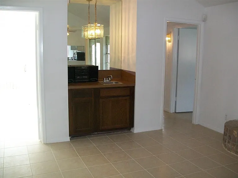 2526 Valley Forest Dr — Photo 10