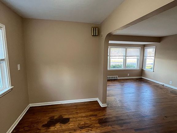 3rd image of 2524 Tytus Ave