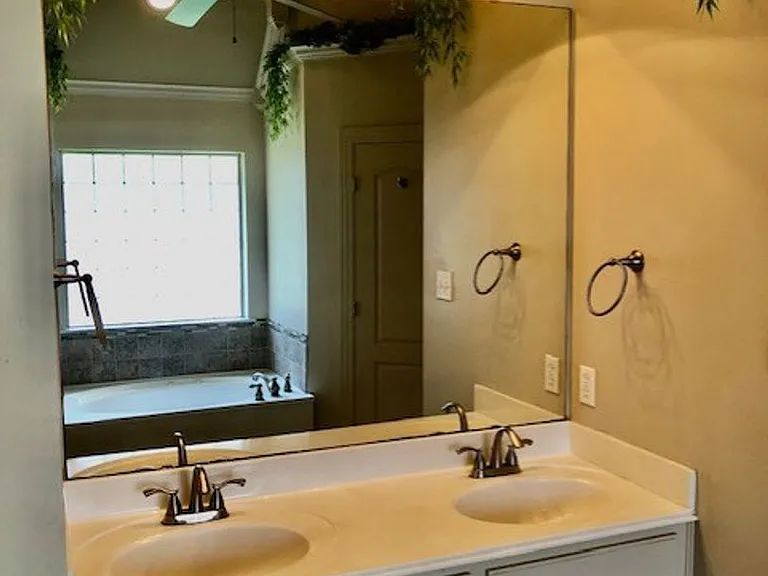 310 Montrose Pl — Photo 12