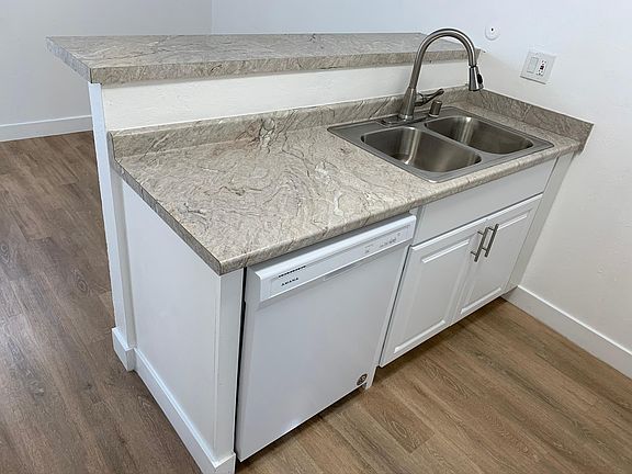 4th image of 1428 S Knott Ave APT 101