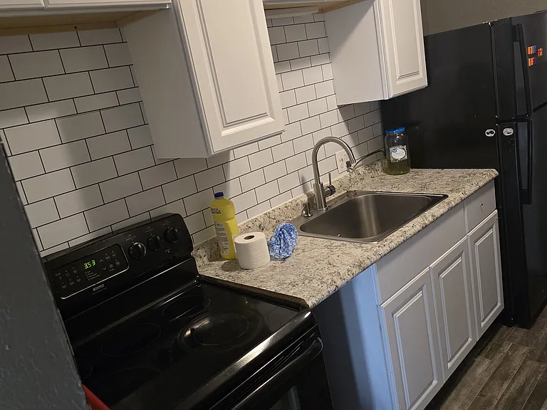 216 S Cavin St #8 — Photo 2