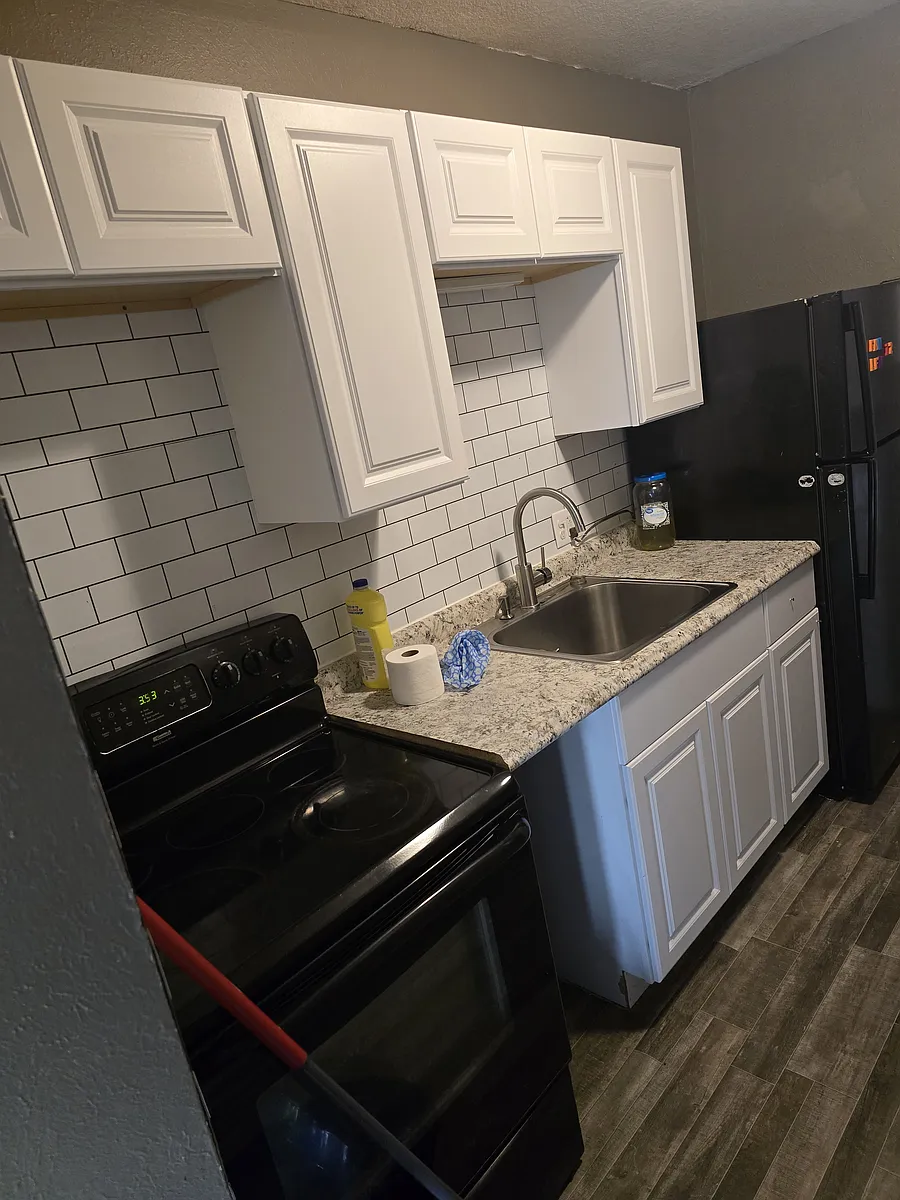 Building Photo - 216 S Cavin St #8
