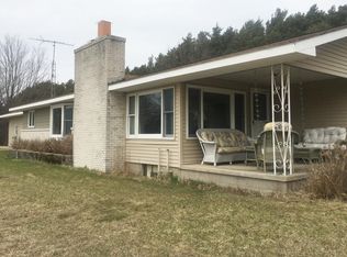 9188 Erdman Rd, Onekama, MI 49675