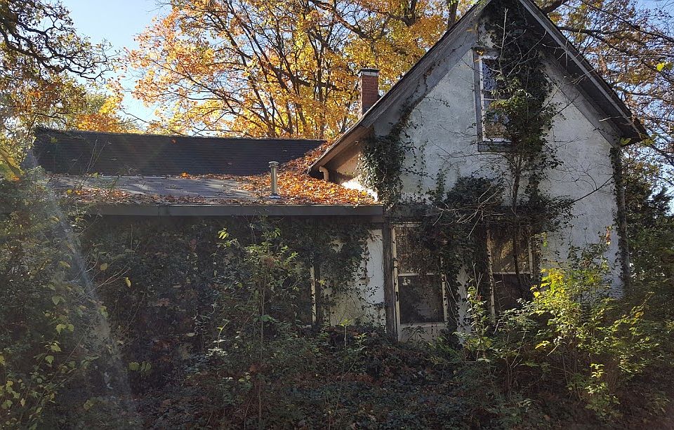 2nd image of 1601 E Brower St