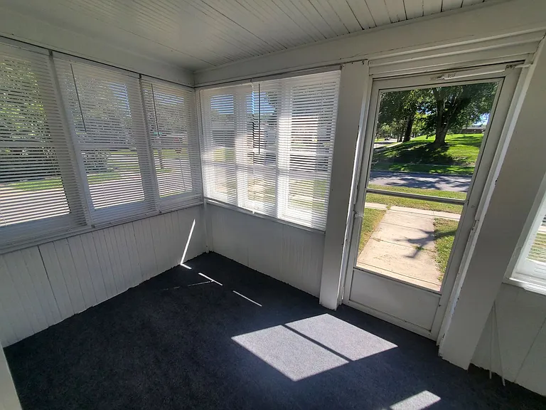 150 E Douglas Ave — Photo 28