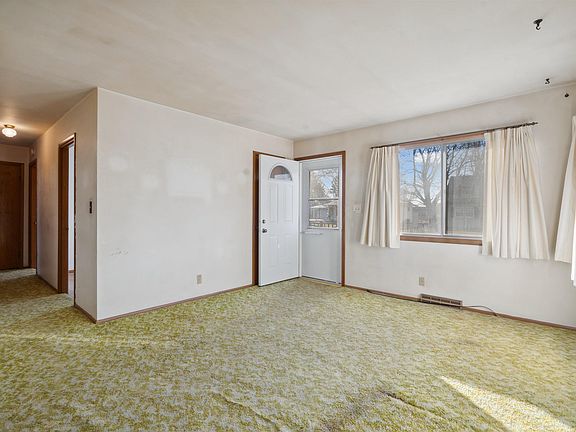 3rd image of 816 Melrose Dr