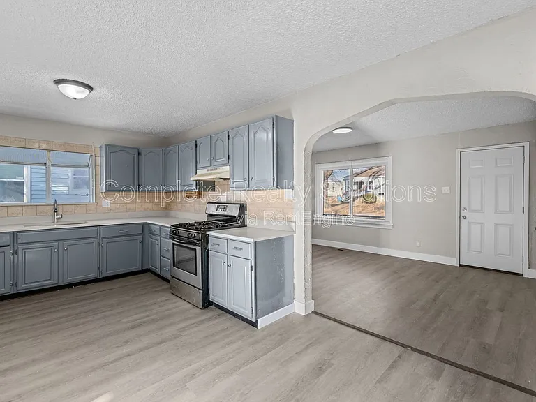 2056 Coleridge Dr — Photo 9
