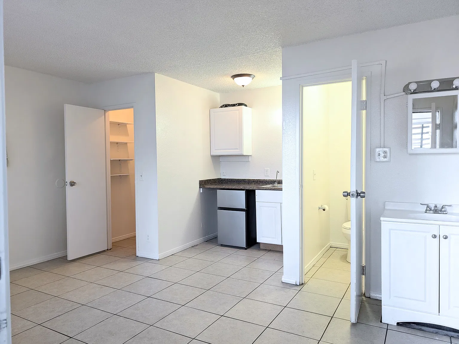 Studio, 350 sqft, $800 — Photo 1