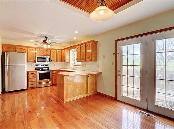 3rd image of 1712 NE Auburn Dr