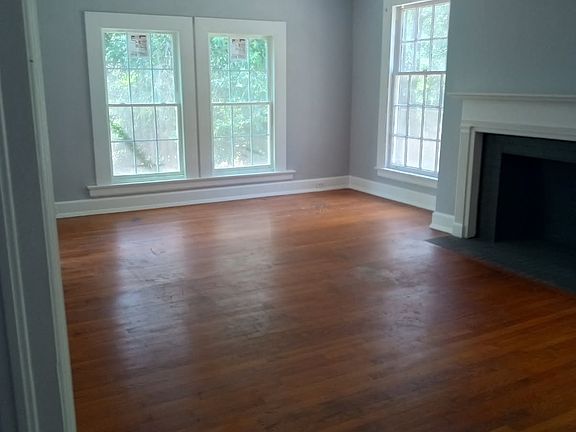 2nd image of 921 Curry Dr APT B