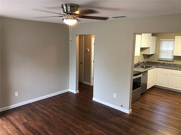 4th image of 2109 Evergreen St