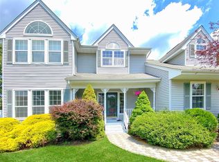 7 Hessian Ct, South Setauket, NY 11720