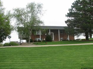 1828 12th Ave NE, Dyersville, IA 52040