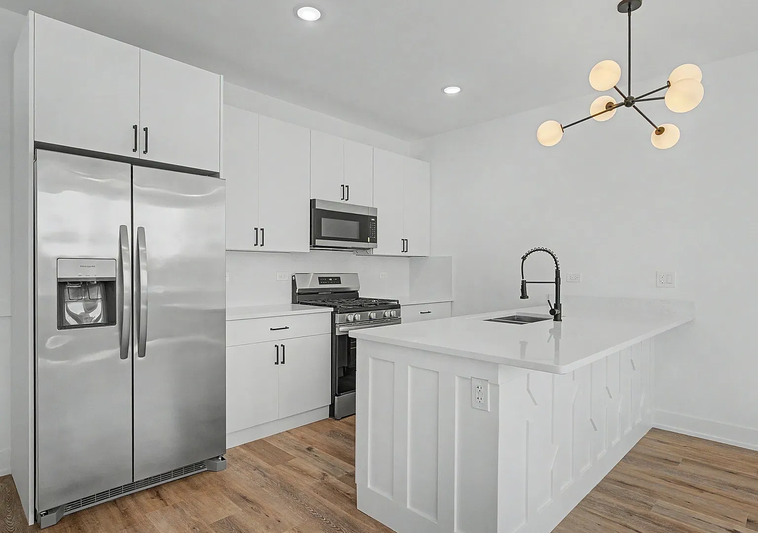 3 bed, 1500 sqft, $3,100 — Photo 2