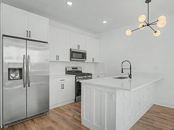 4th image of 3316 W Adams St