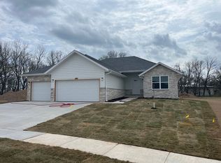 674 W Brook Hollow Rd, Nixa, MO 65714
