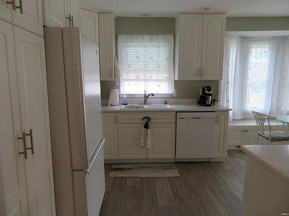 5th image of 1305 Somerset Ct