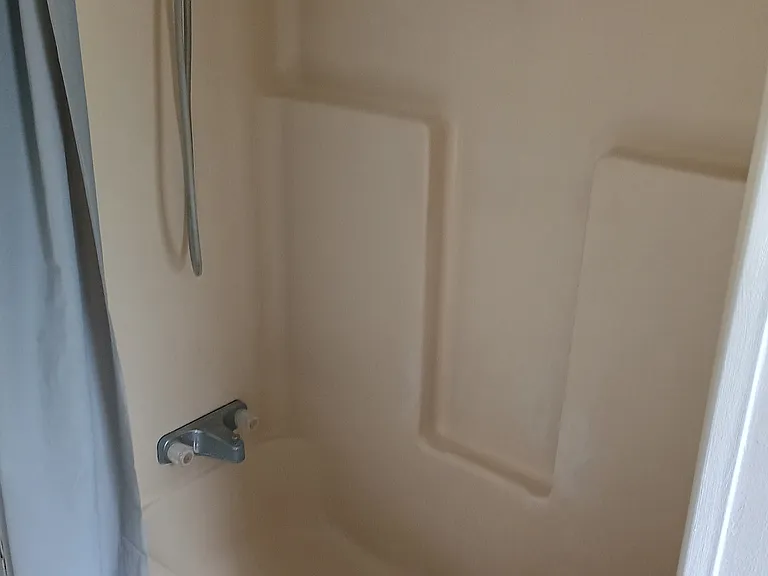 124 SE Laurence Ct — Photo 7