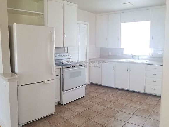 4th image of 2002 Linda Ln