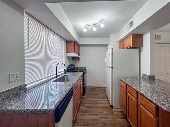 3rd image of 807 Vouray Dr APT C