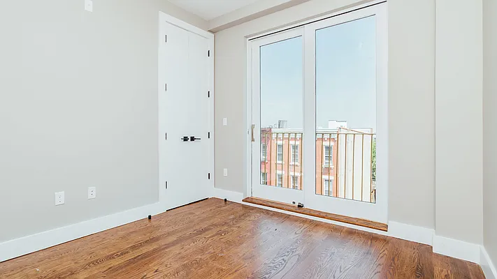 Rented by Metro Prop NY Corp | media 5