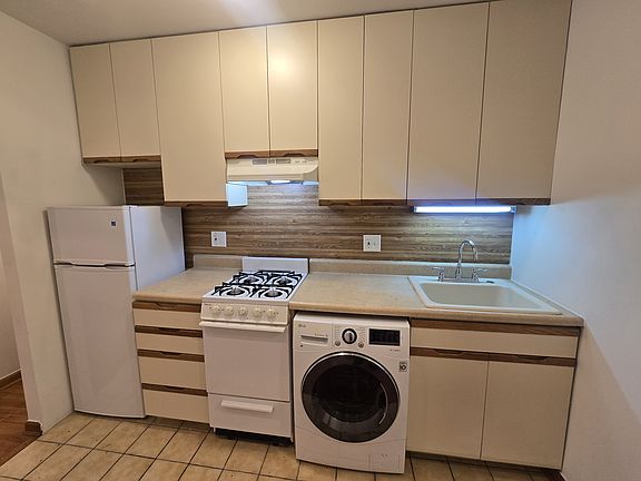 3rd image of 304 W 76th St #1C