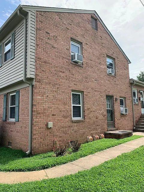 2 bed, 725 sqft, $1,575 — Photo 1