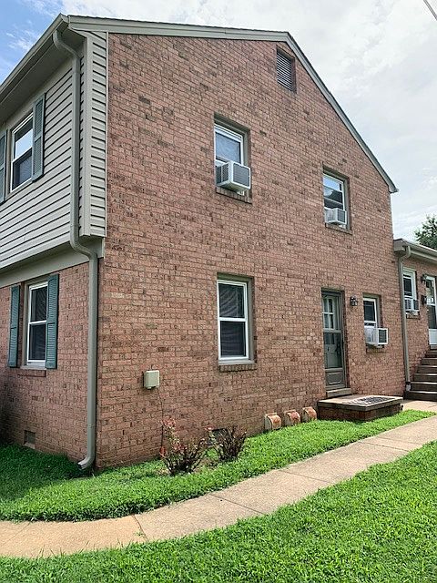 1st image of 300 Claiborne Ave APT 4