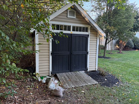 3rd image of 6456 Ruxton Dr