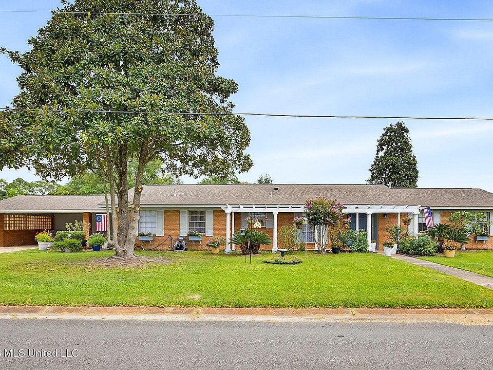 1st image of 100 Pampas Dr