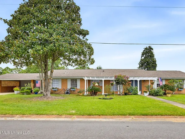 100 Pampas Dr, Long Beach, MS 39560