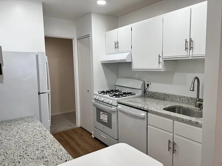 1931 Wilson Ln #204 — Photo 3