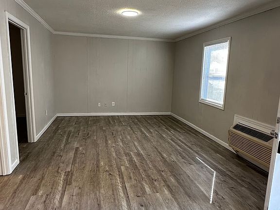 3rd image of 601 Magnolia Dr #2