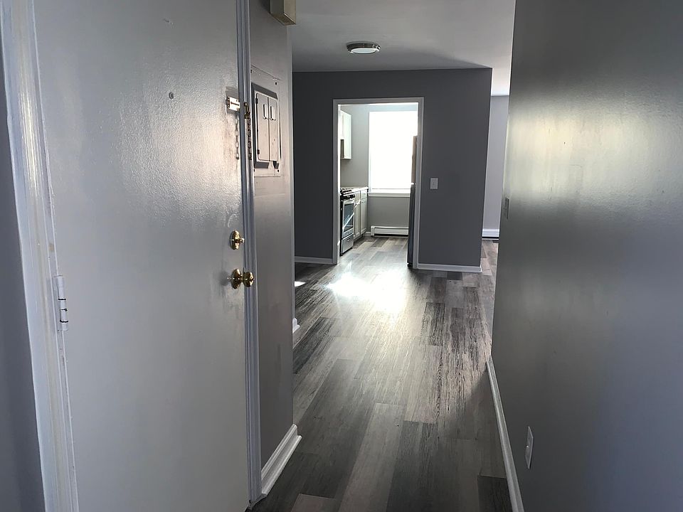 Apartment entry looking towards kitchen