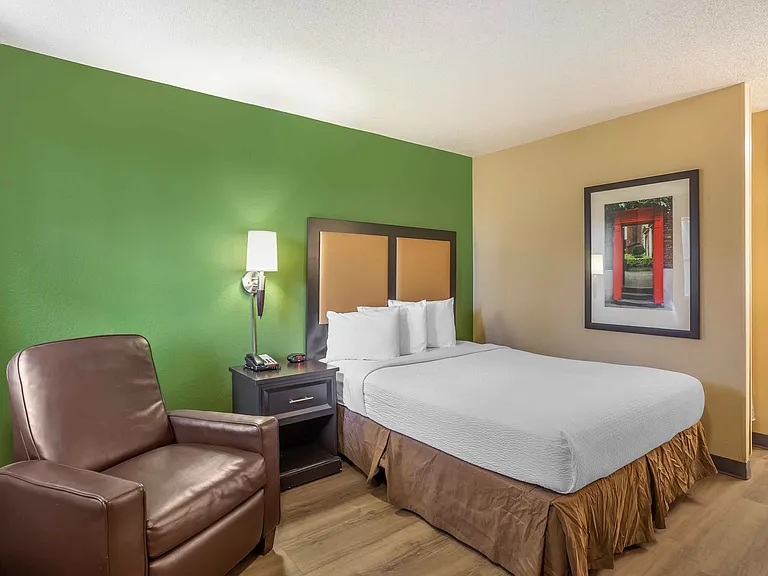 Studio Suite - 1 Queen Bed