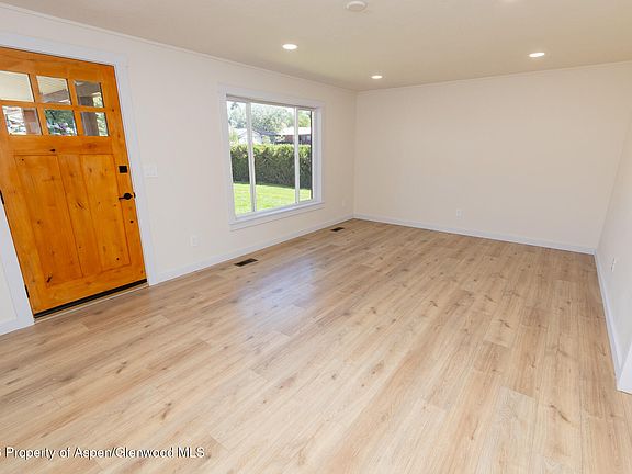 3rd image of 570 Larry Ln