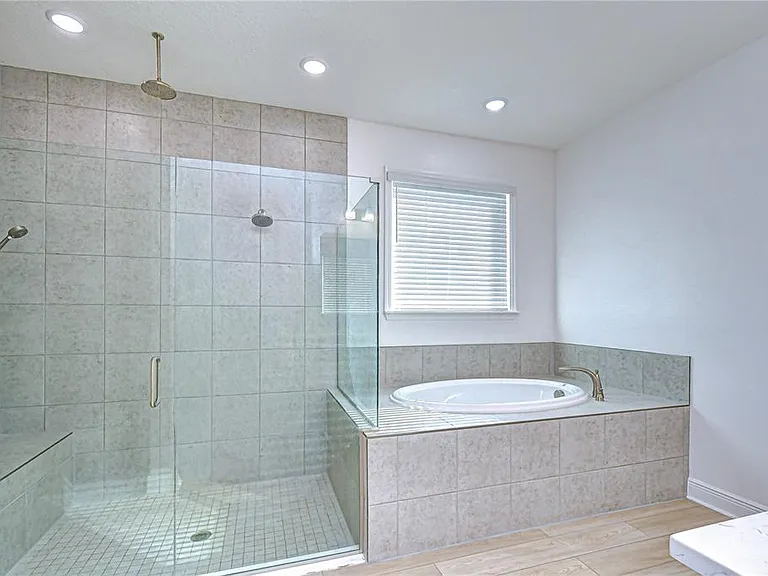 10027 Dolphin Gull Cir — Photo 42